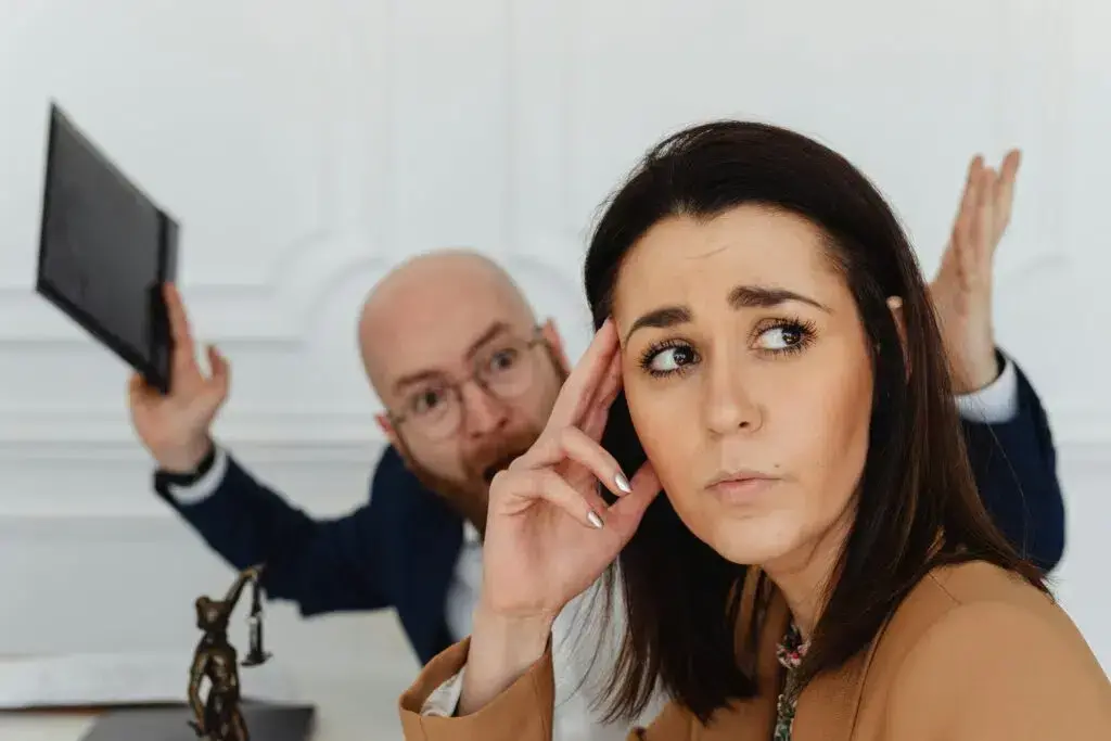 7 Signs You're Choosing the Wrong Law Firm in Lahore